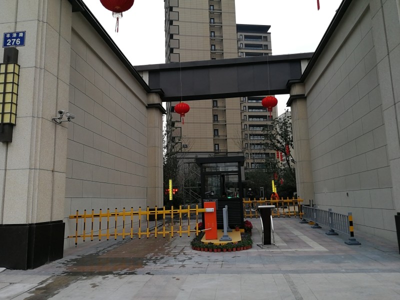 寧波金地悅江花苑東門.jpg